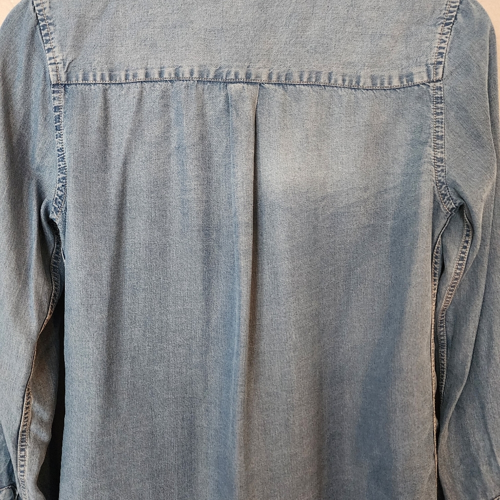 Francesca's Collection Chambray Button Up Top - image 8